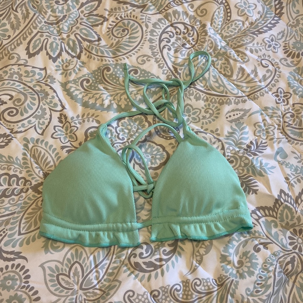 DEAL DEAL …Women’s bathing suit 👙 plus 1 top with 4 bottoms and a cover up. - Picture 9 of 11